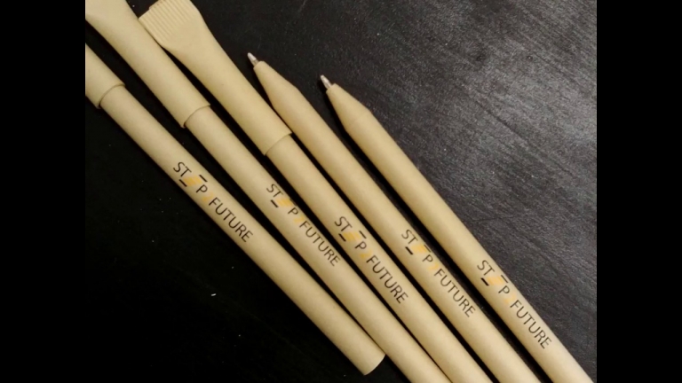 Бумажные ручки крафт – отличный элемент фирменного стиля