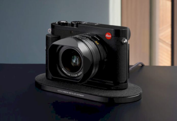 Leica представила беспроводную зарядку Drop XL для камеры Q3