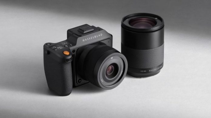 Анонсирован комплект: среднеформатная камера Hasselblad X2D 100C с объективами XCD 1.9/80 и XCD 4/45P