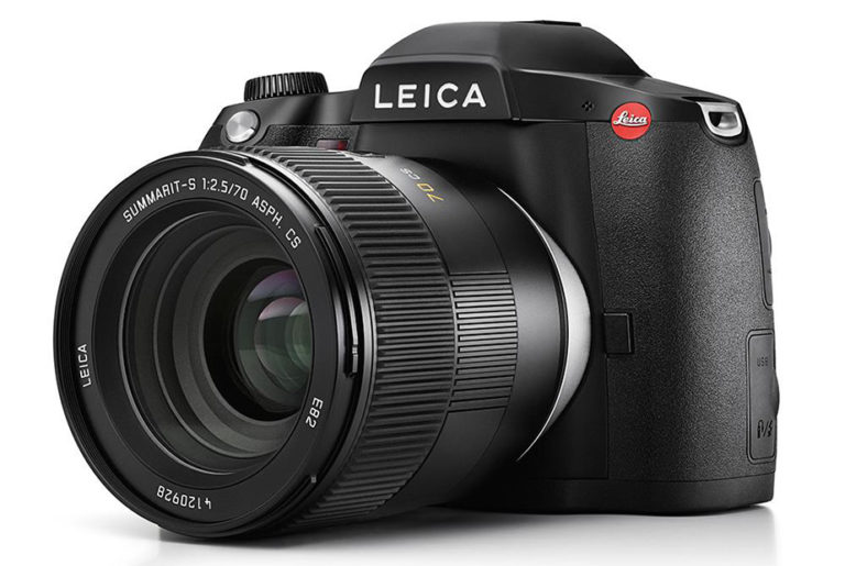 Leica заменит среднеформатную зеркальную камеру на беззеркальную?