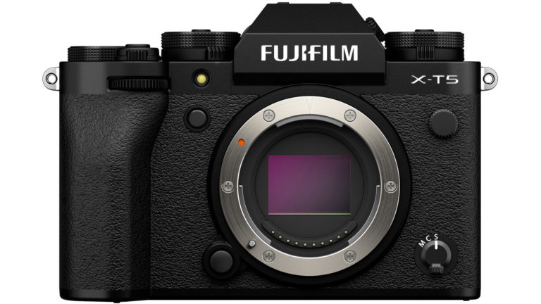 Новый Fujifilm X-T5 получил сенсор от X-H2, 6.2K-видео и выдержку 1/180000