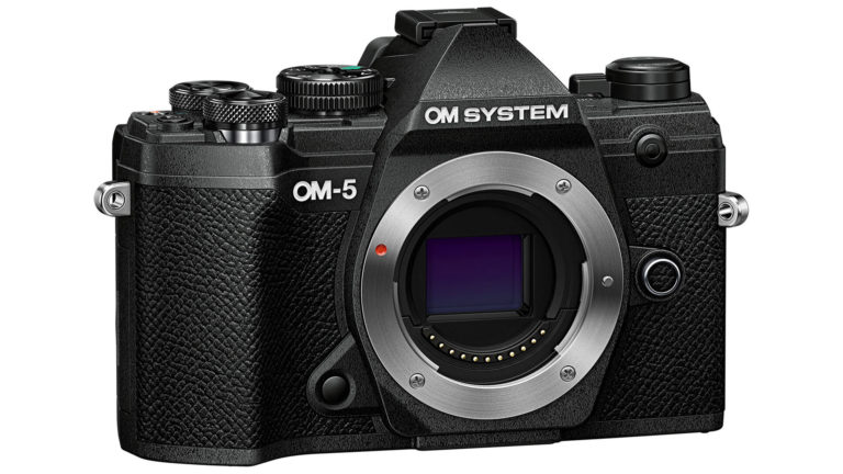 Новая камера OM System OM-5 — очень похожая на предыдущую