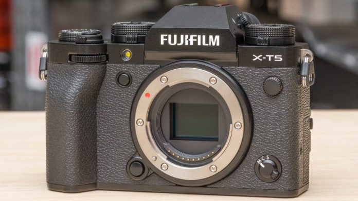 Продажи камер Fujifilm X-T5 и Fujifilm X-S20 приостановлены