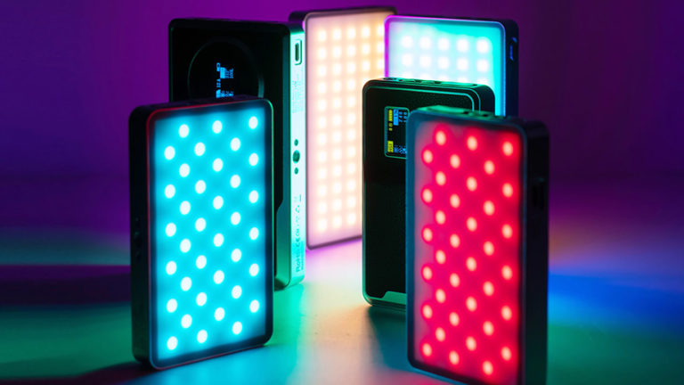 Два RGB светильника Viltrox в ретро-дизайне