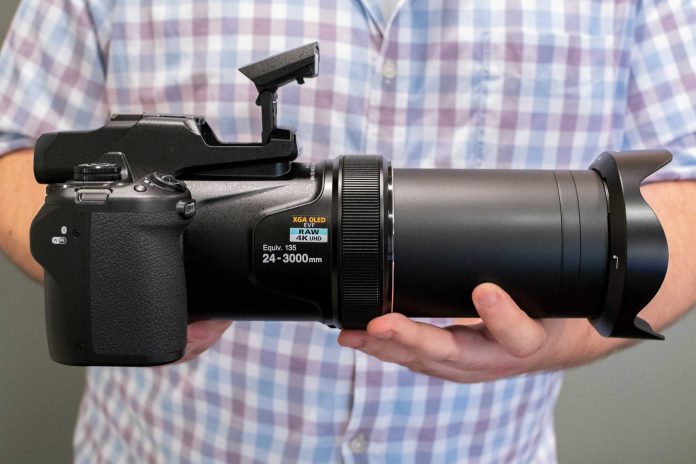 Завершен выпуск уникальной камеры Nikon P1000 с оптическим зумом 125х
