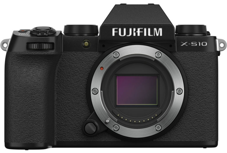 Первый взгляд на Fujifilm X-S10 и сравнение с Sony A7C