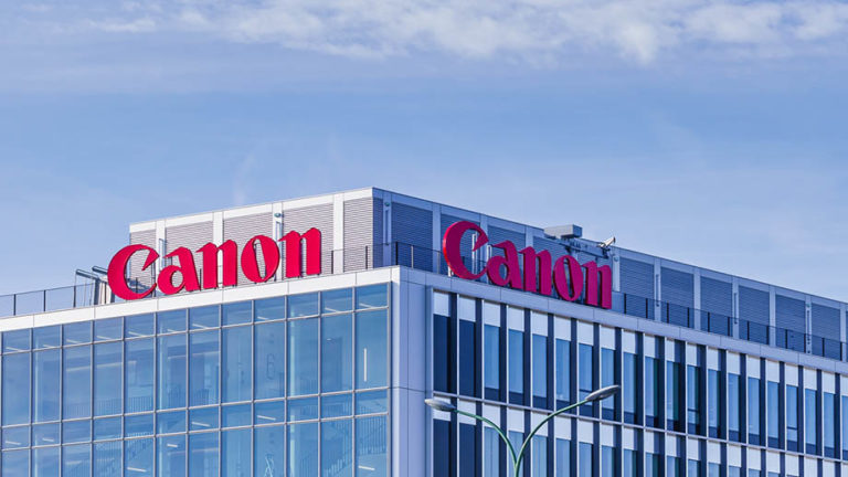 Canon хочет к 2026 году достичь “подавляющей доли” на рынке беззеркальных систем