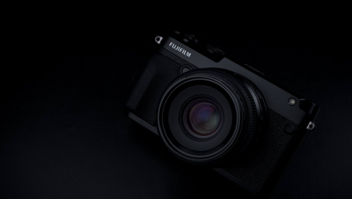 Fujifilm выпустят среднеформатную камеру с несменной оптикой. 102 Мп, 45mm F/4