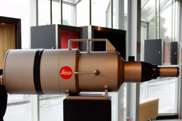Показан объектив Leica Apo-Telyt-R 1600mm F/5.6 стоимостью  млн. Примеры снимков