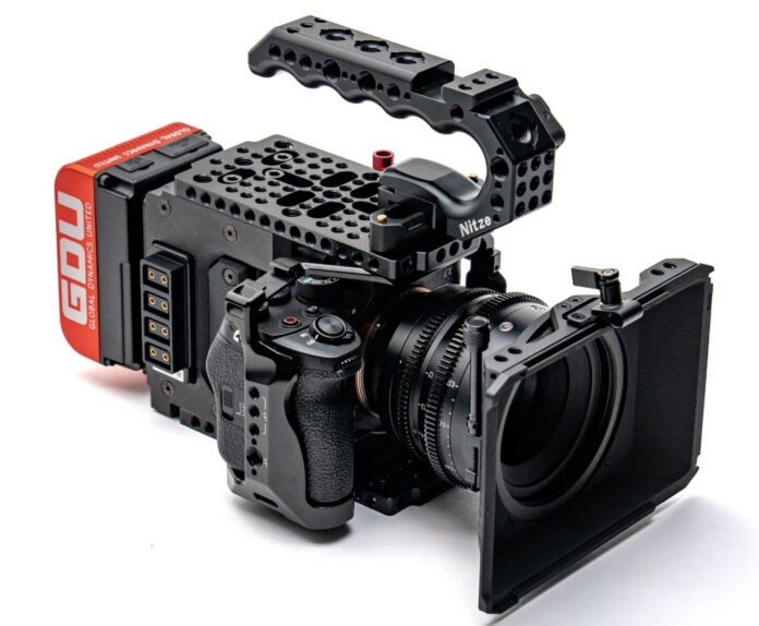 Мегаклетка CineBack «превращает» фотоаппараты Sony в кинокамеры
